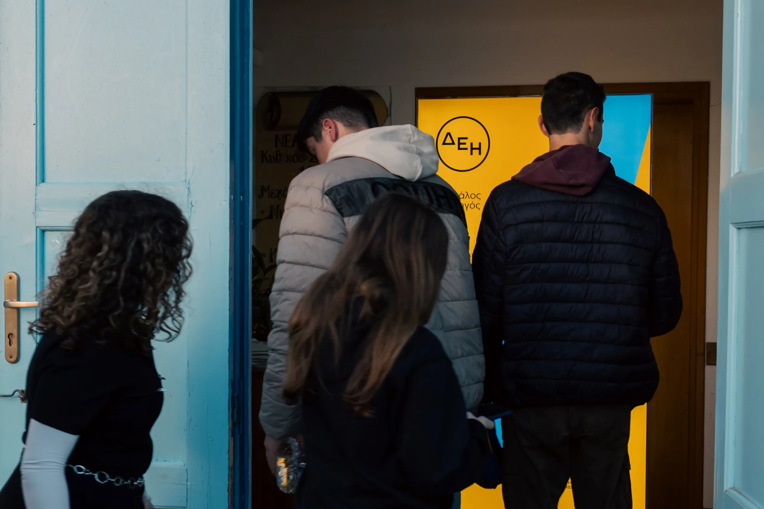 Η παράσταση «έχεις πέντε λεπτά» του Εθνικού Θεάτρου ταξίδεψε στα Κύθηρα με την ενέργεια της ΔΕΗ