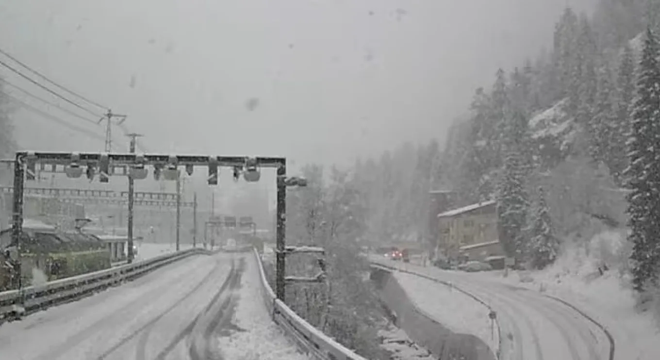 Τρένο εκτός γραμμής στην Ελβετία – Πέντε τραυματίες