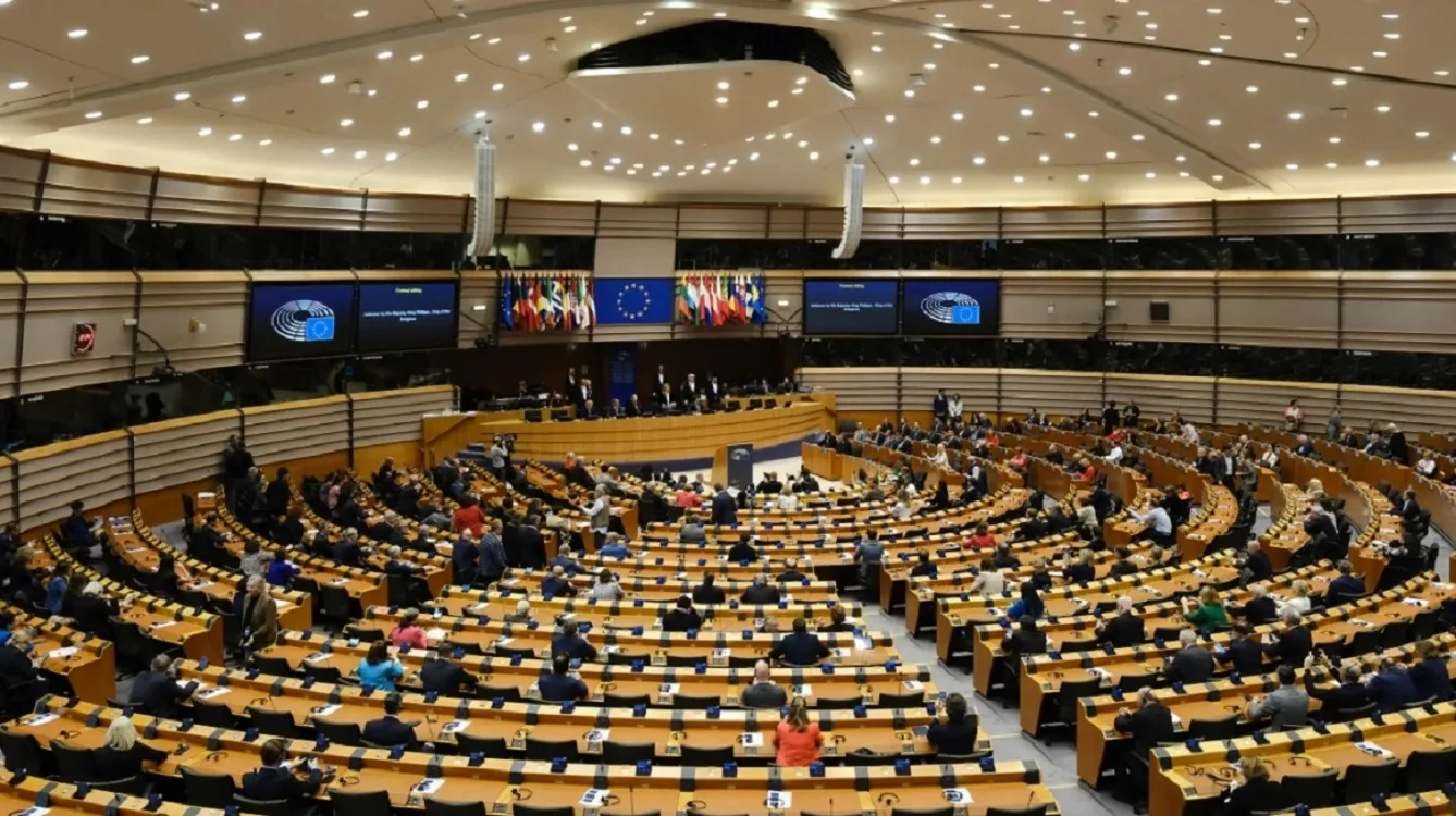 ΕΕ–ΗΠΑ: «Πάγωμα» στην εμπορική συμφωνία μετά την απόφαση για τους δασμούς Τραμπ