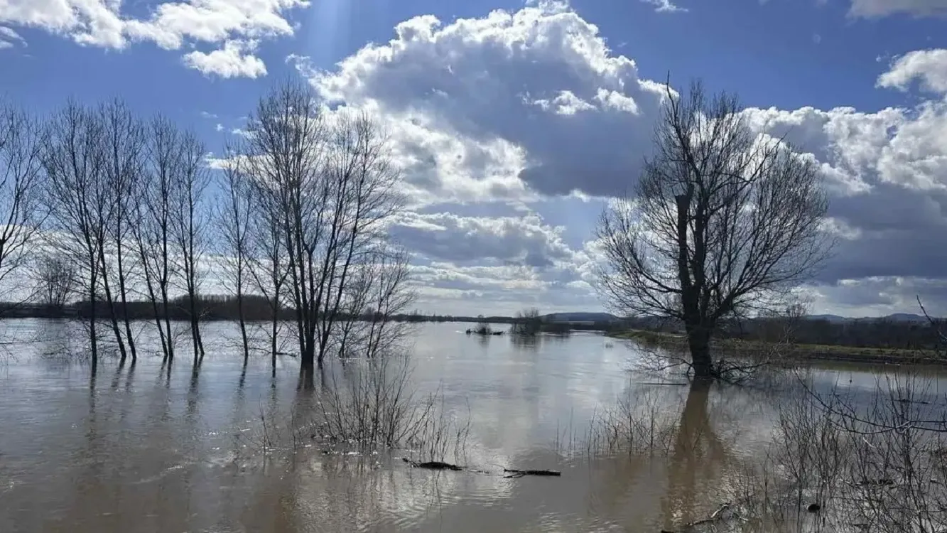 Έβρος: Στα όρια η κατάσταση με τις πλημμύρες – 150.000 στρέμματα κάτω από το νερό, φόβοι για ρήξη αναχωμάτων