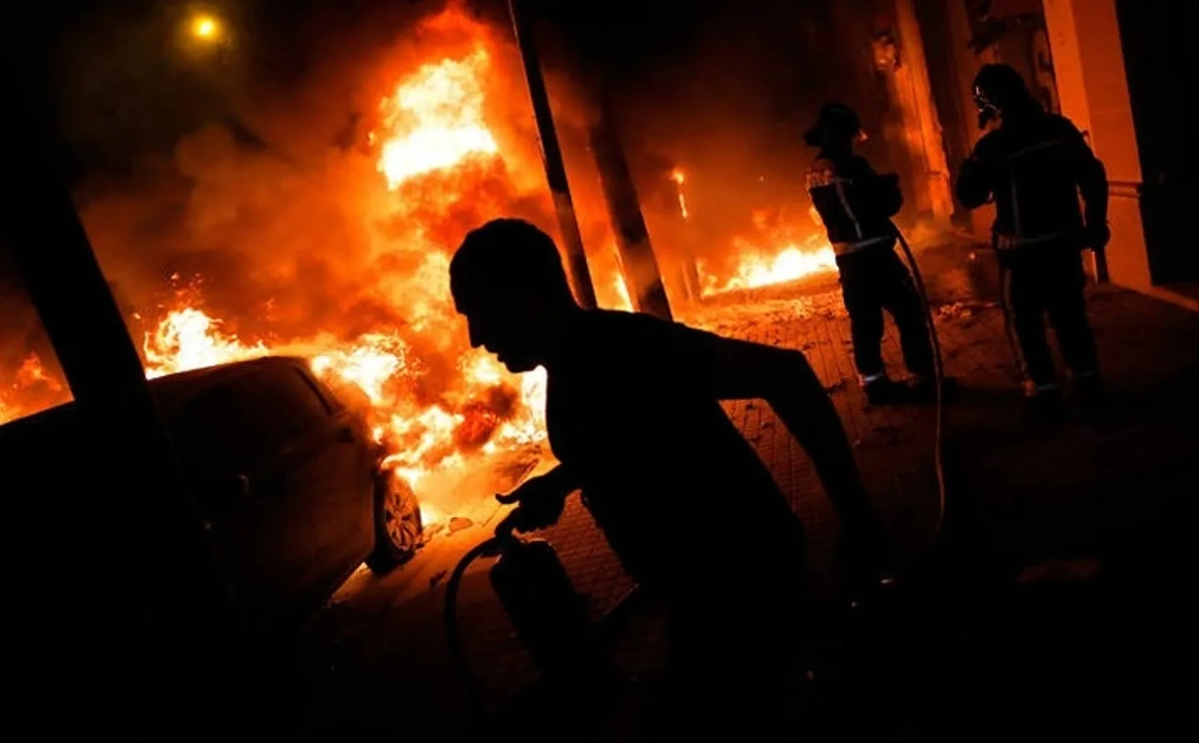 Εγκλωβίστηκαν και κάηκαν πέντε άτομα, σε αποθήκη πολυκατοικίας στην Καταλονία