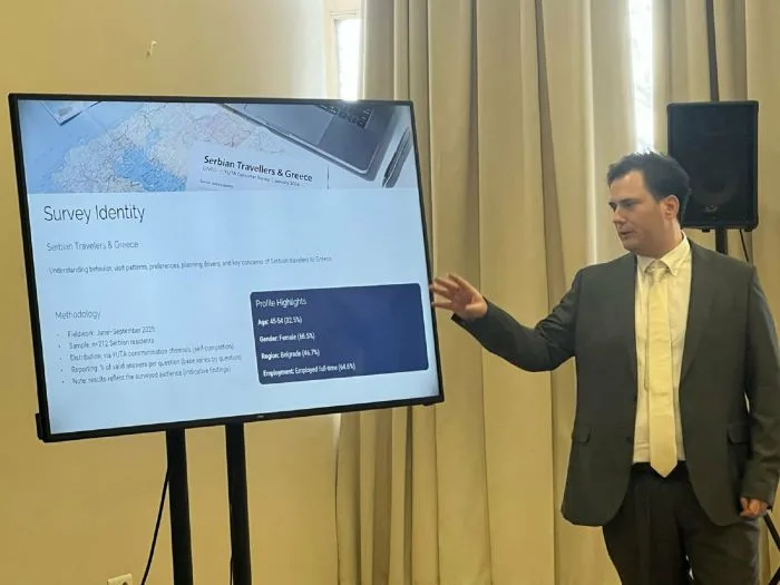 Έρευνα: Η Ελλάδα δημοφιλέστερος τουριστικός προορισμός για τους Σέρβους ταξιδιώτες