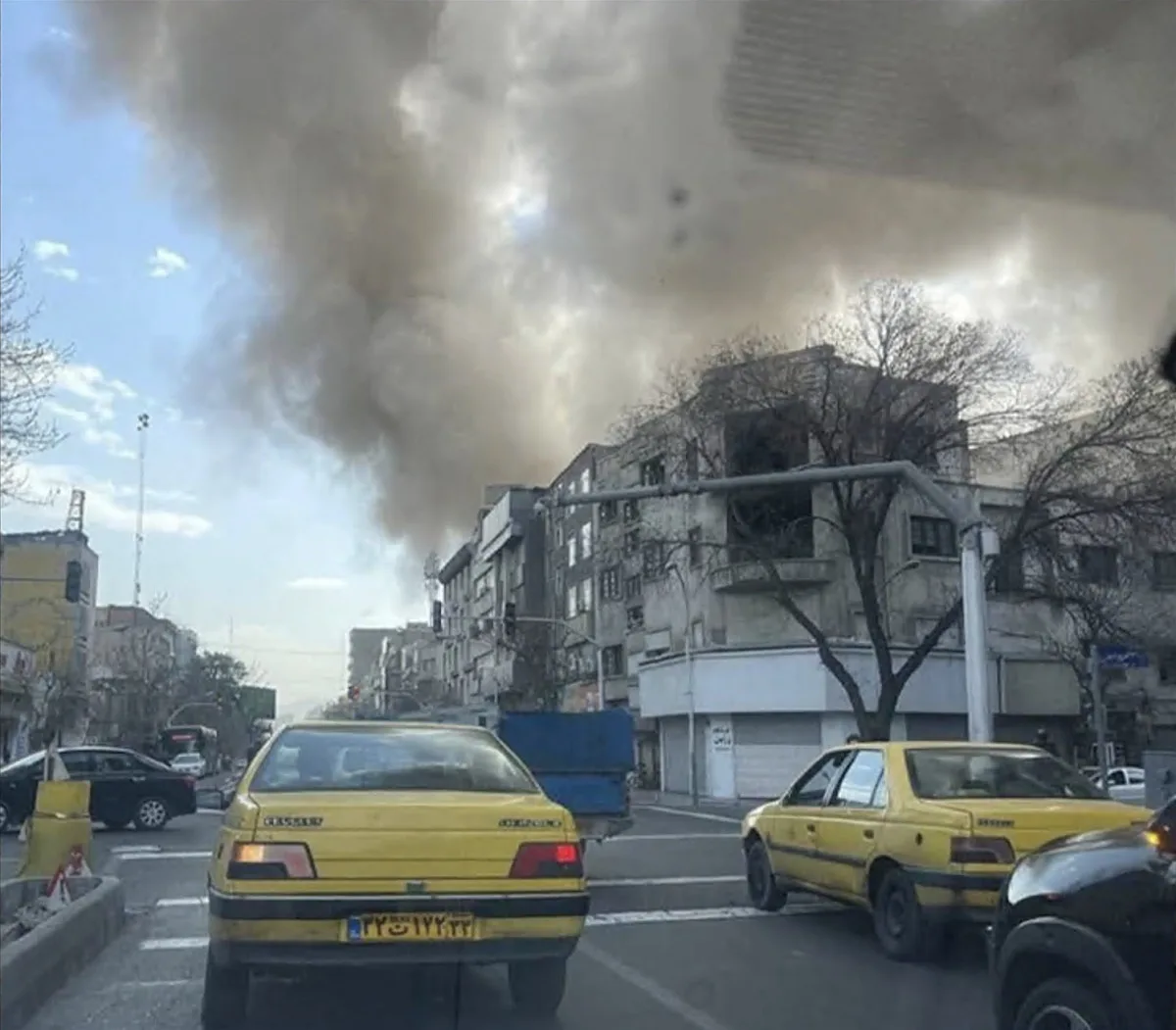 Μέση Ανατολή: Το Ισραήλ χτυπά το Ιράν – Εκρήξεις στην Τεχεράνη, 30 στόχοι στο πρώτο κύμα, κλείνει ο εναέριος χώρος