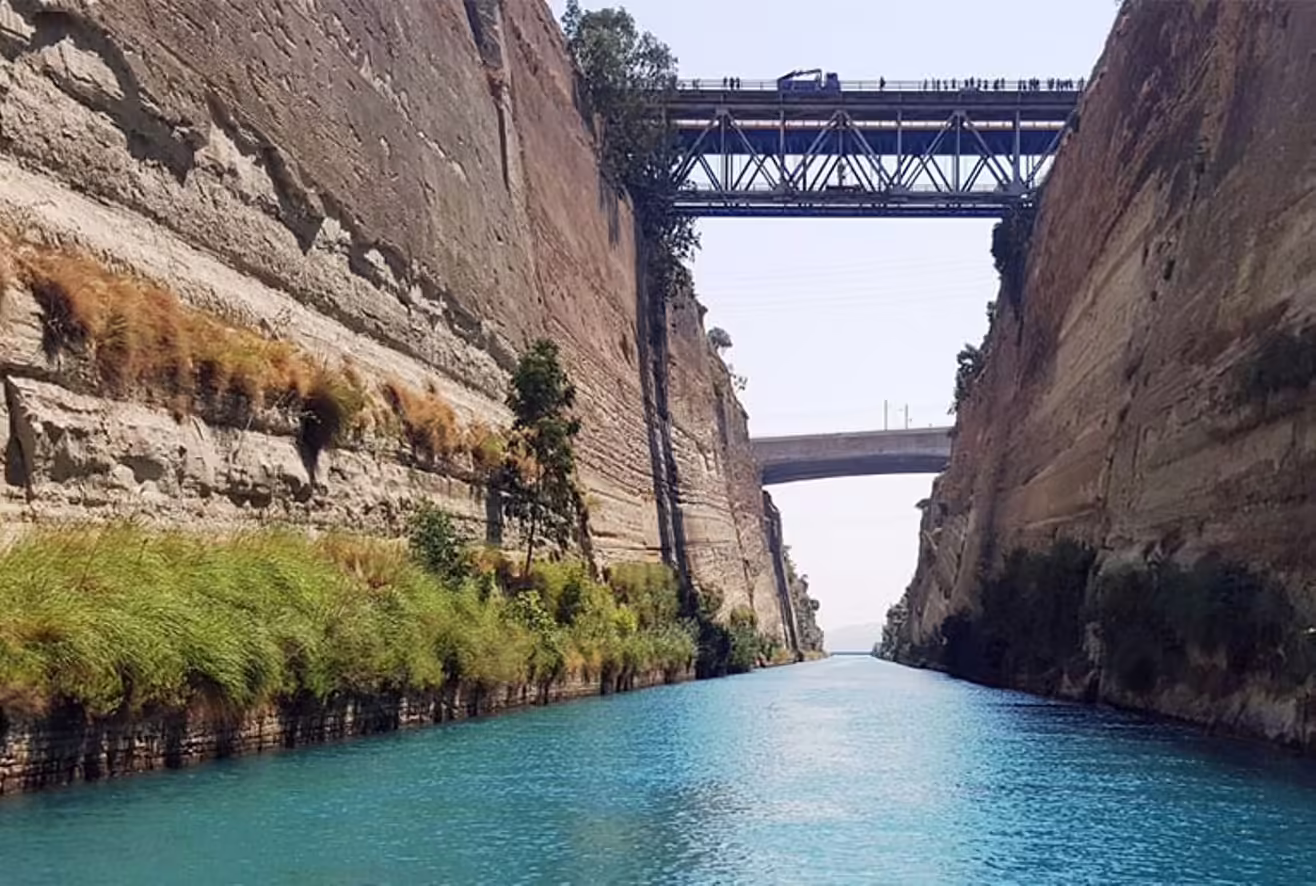 Κόρινθος: Σορός εντοπίστηκε να επιπλέει στον Ισθμό – Σε εξέλιξη η προανάκριση