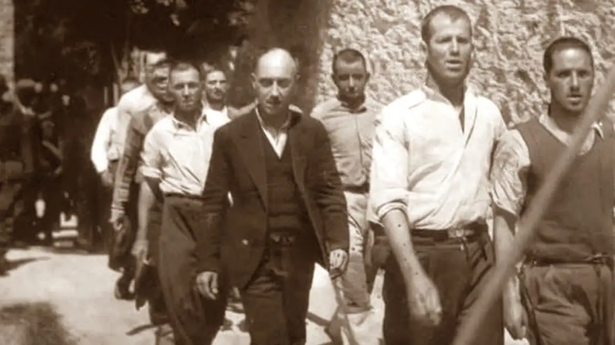 Υπ. Πολιτισμού: Μνημείο οι φωτογραφίες από την εκτέλεση των 200 κομμουνιστών στην Καισαριανή