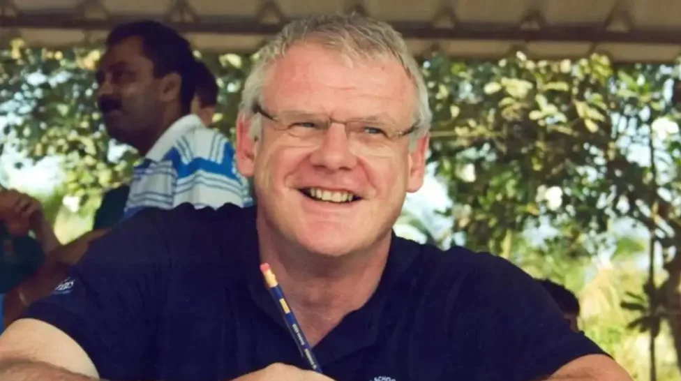 Πως συνδέοονται με το Πάρκινσον μια υπεξαίρεση 600.000 λιρών και εθισμός σε πορνό, αντίκες και συνόδους πολυτελείας