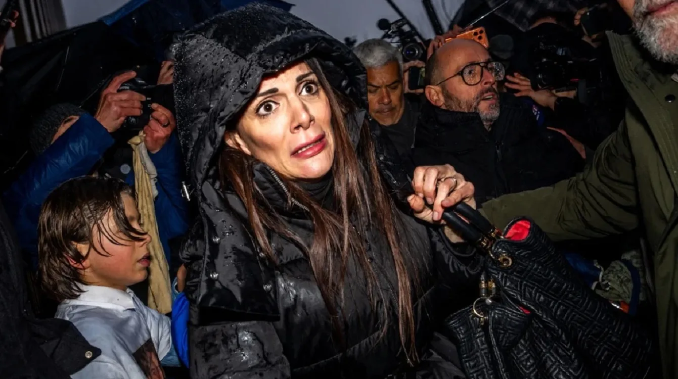 Επεισόδια έξω από εισαγγελία στην Ελβετία: Οργή συγγενών θυμάτων για τη φονική πυρκαγιά στο Κραν Μοντανά