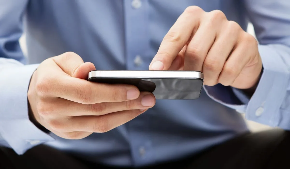 Ποιοι δικαιούνται επίδομα 70 ευρώ για smartphone, οι προϋποθέσεις