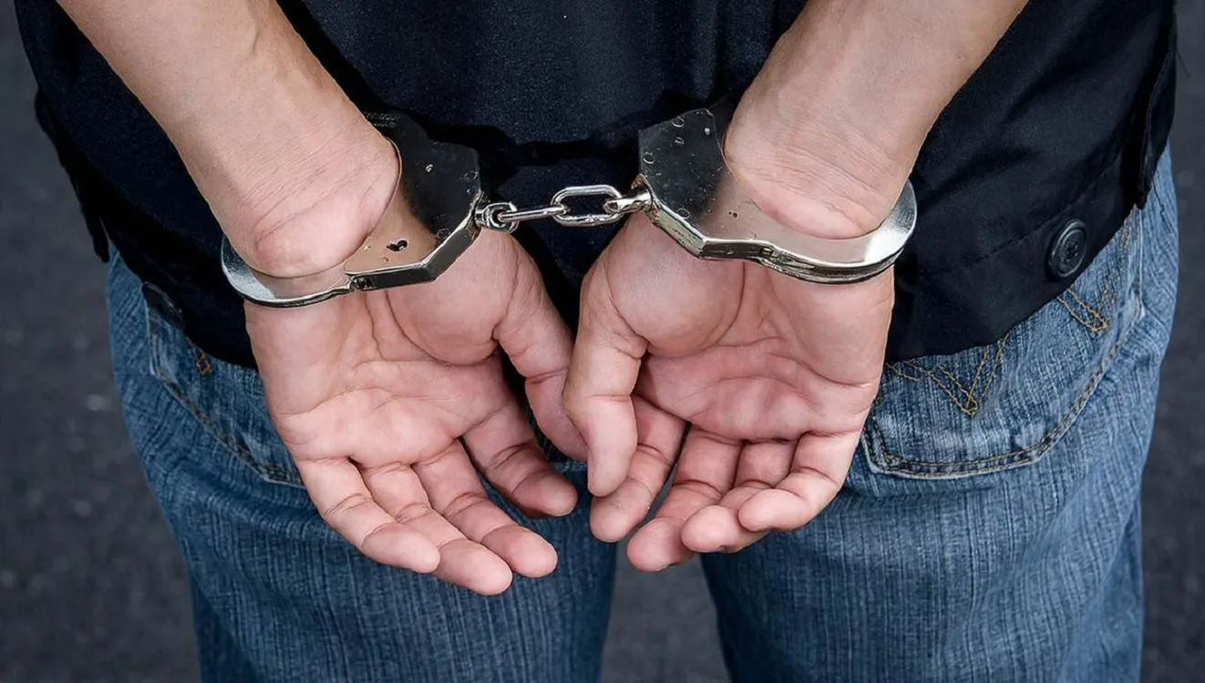 Αναστάτωση σε πτήση προς Θεσσαλονίκη: Συνελήφθη μεθυσμένος 57χρονος, παρενοχλούσε επιβάτες και πλήρωμα