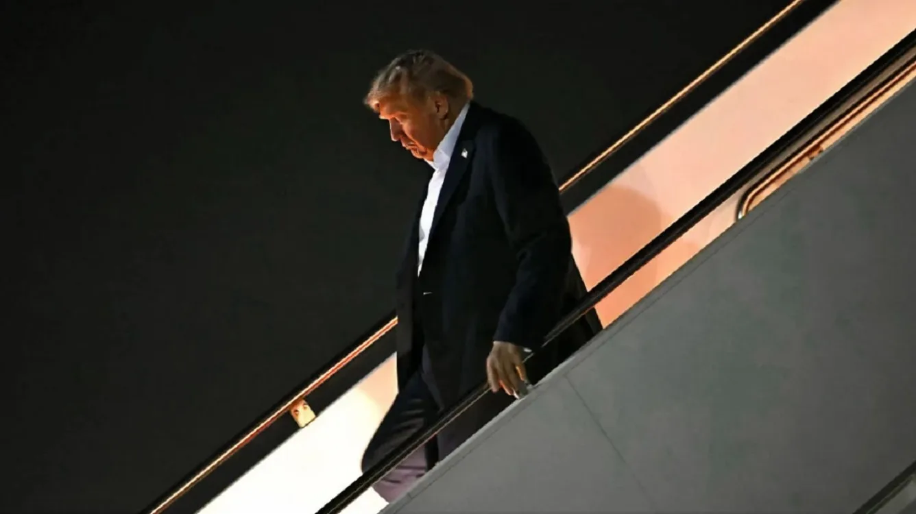 BBC: Πώς ο Τραμπ κράτησε κρυφά τα χαρτιά του πριν την επίθεση στο Ιράν