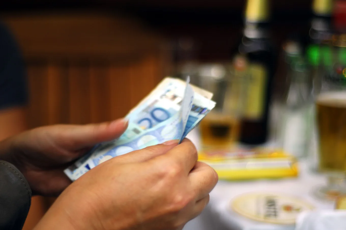 ΟΠΕΚΑ: Πότε πληρώνονται τα επιδόματα Φεβρουαρίου – Πότε θα φανούν τα χρήματα στα ΑΤΜ