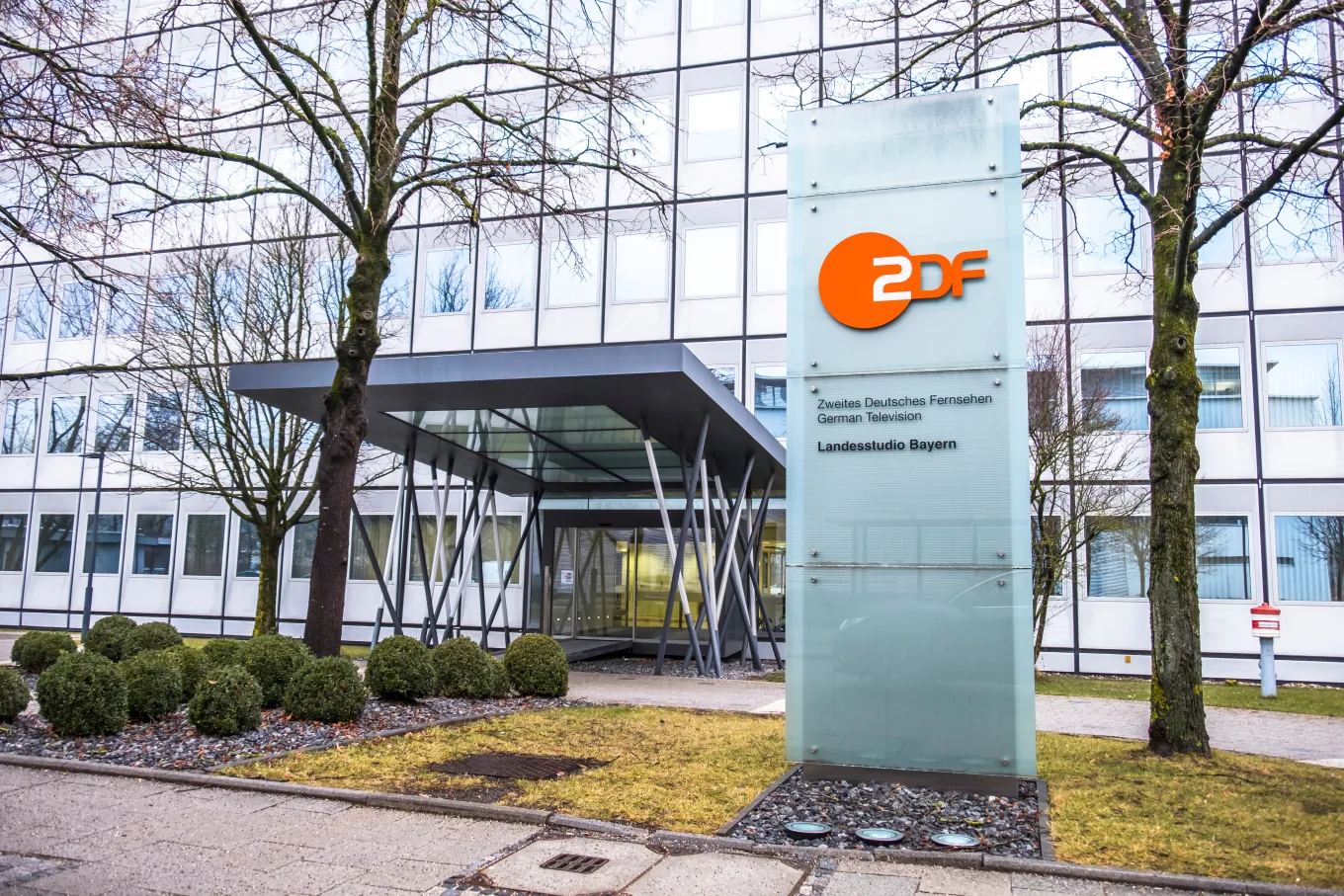 Γερμανία: Απόλυση δημοσιογράφου από τη δημόσια τηλεόραση, χρησιμοποίησε βίντεο παραγωγής της τεχνητής νοημοσύνης
