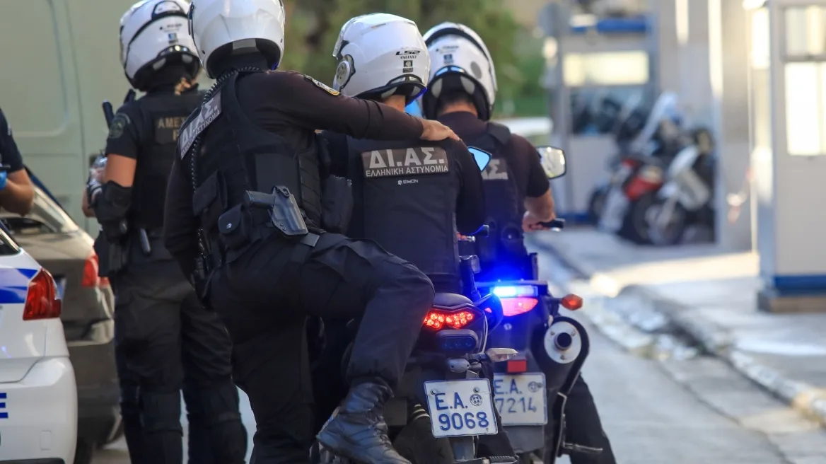 Παραδόθηκε στην Αστυνομία ο 23χρονος που αναζητούνταν για τη δολοφονία του 20χρονου στην Καλαμαριά