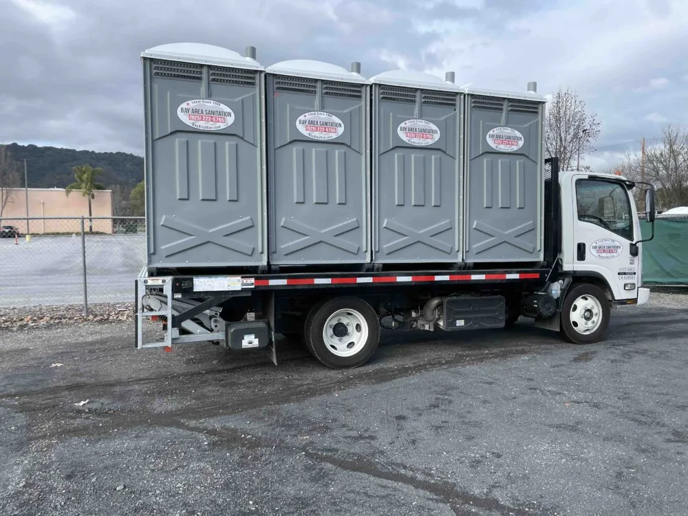 Μπορείς μόνο με 2.000 φορητές τουαλέτες να γίνεις εκατομμυριούχος; Η απάντηση είναι ναι!