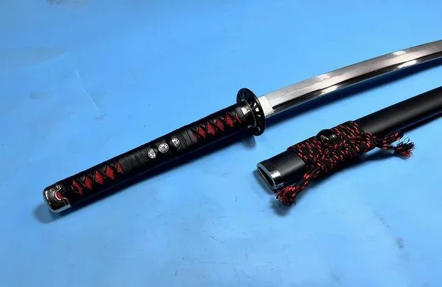 Πάτρα: Έπιασαν αλλοδαπό με ένα σπαθί κατάνα ενός μέτρου!