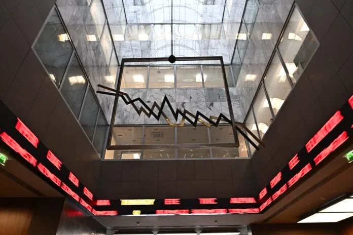 Σε τροχιά διόρθωσης το Χρηματιστήριο Αθηνών με ισχυρή πτώση στις τράπεζες