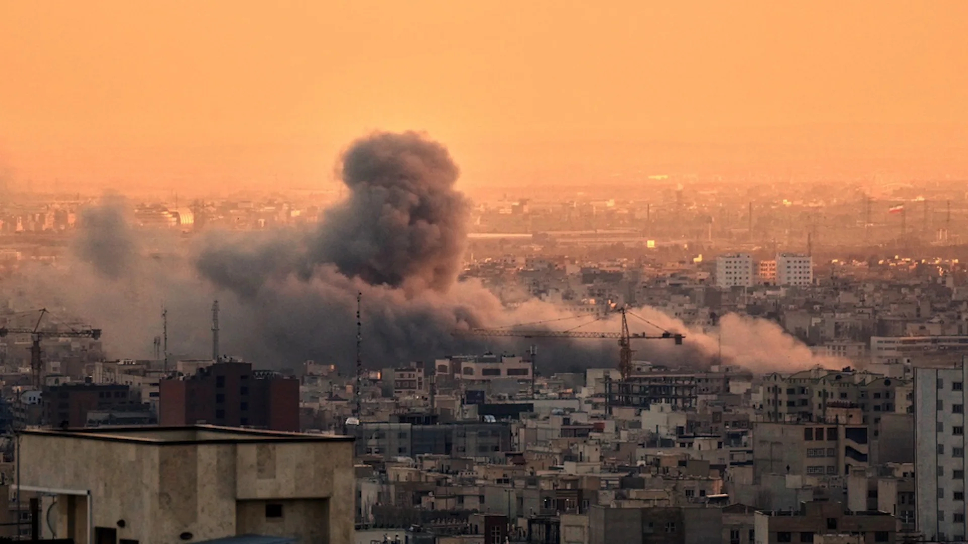 Νέες απειλές από το Ιράν: Στο στόχαστρο τράπεζες, οικονομικά κέντρα και τεχνολογικές υποδομές