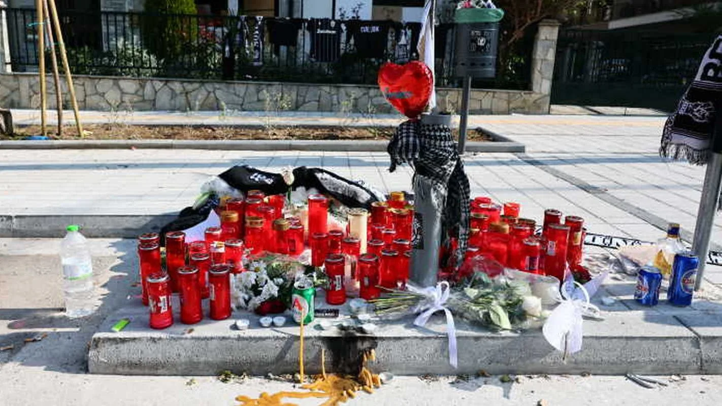 «Η τυφλή οπαδική βία μου στέρησε τον κόσμο μου όλο, το σπλάχνο μου, την ίδια μου την ύπαρξη», συγκλονίζει η μητέρα του 20χρονου Κλεομένη