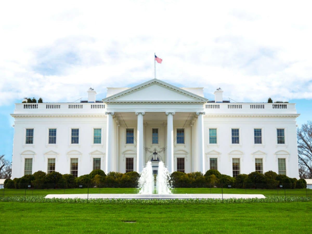 Συναγερμός στον Λευκό Οικο, βαν μπούκαρε στην περίμετρο ασφαλείας