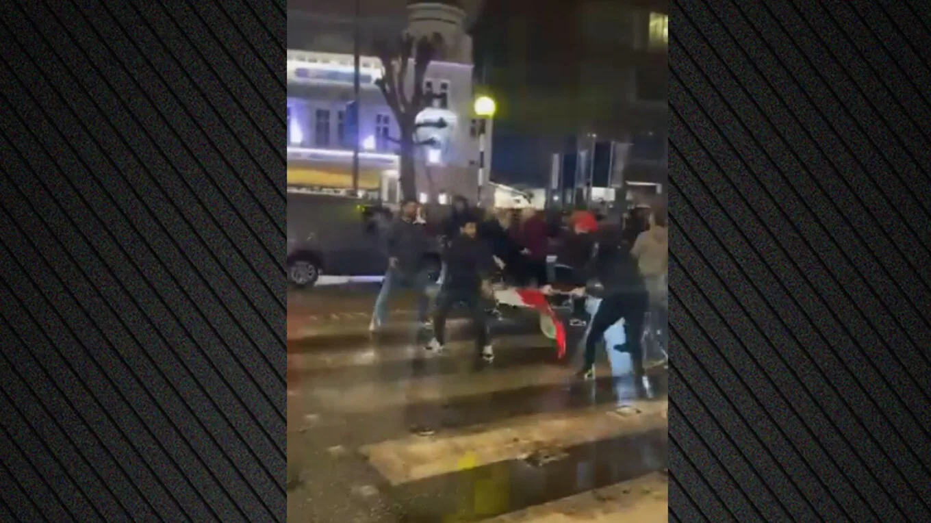 Λονδίνο: Φοβερά και τρομερά επεισόδια έξω από τζαμί μεταξύ Ιρανών φιλοκαθεστωτικών και φιλομοναρχικών
