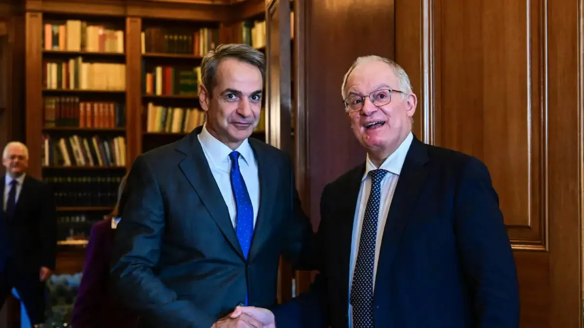 Κυβερνητική παρέμβαση για ανατιμήσεις: Τρίμηνο πλαφόν σε καύσιμα και βασικά προϊόντα