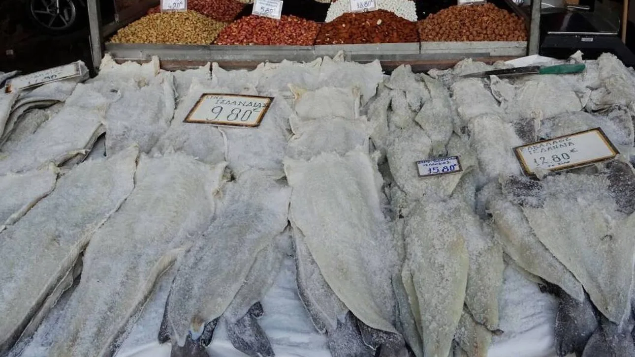 Πόσο κοστίζει φέτος ο μπακαλιάρος για την 25η Μαρτίου – Οι τιμές σε αγορά και σούπερ μάρκετ