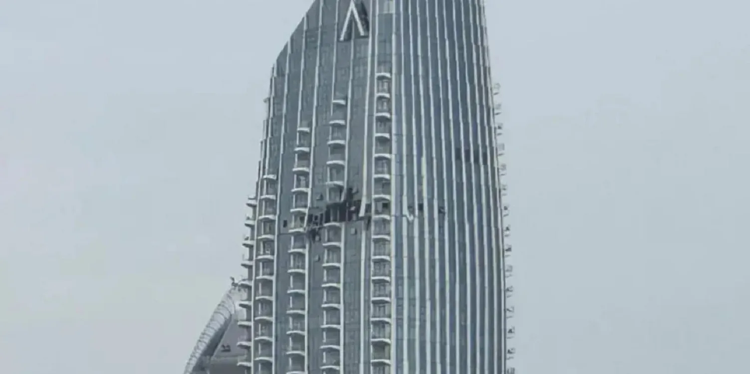 Ντουμπάι: Drone έπεσε σε ουρανοξύστη κοντά στο Dubai Creek, υπό έλεγχο η φωτιά ΒΙΝΤΕΟ