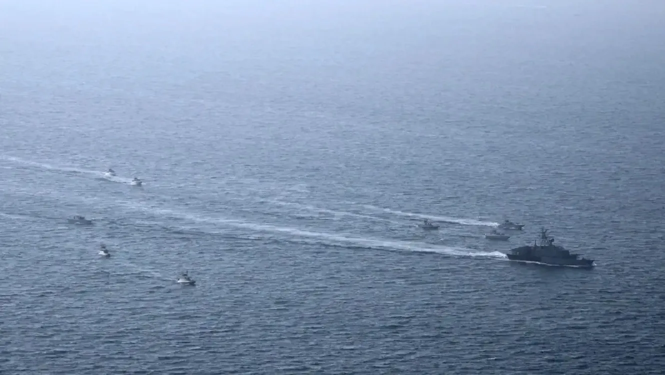 Το Πολεμικό Ναυτικό των ΗΠΑ συνόδευσε για πρώτη φορά δεξαμενόπλοιο στα Στενά του Ορμούζ