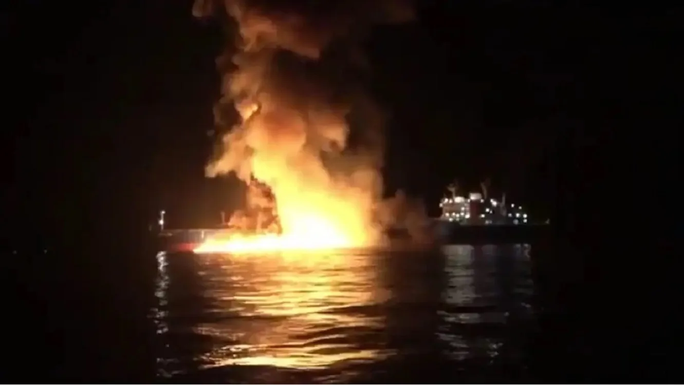 Βίντεο ντοκουμέντο από την επίθεση στον Περσικό Κόλπο: Πήραν φωτιά το Safesea Vishnu και το «Zefyros»