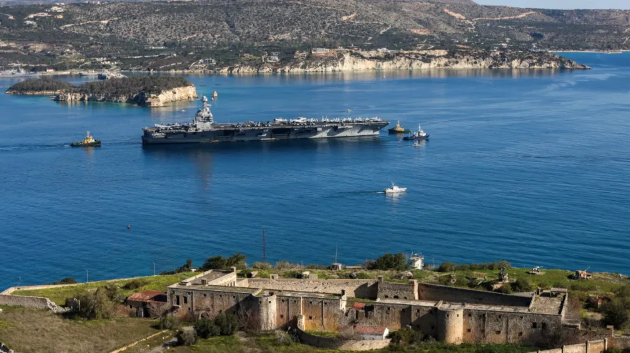 Φωτιά, βλάβες και κόπωση πληρώματος: Το αεροπλανοφόρο Gerald R. Ford κατευθύνεται στη Σούδα