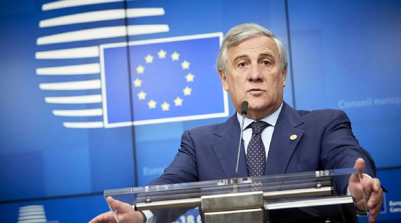 Ρήγμα στην κυβέρνηση Μελόνι για τη Ρωσία: Ο Σαλβίνι ζητά χαλάρωση κυρώσεων, ο Ταγιάνι λέει «να μείνουν»