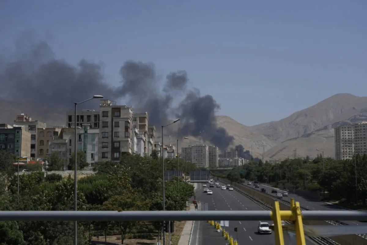 Μέση Ανατολή: Αμοιβαία πλήγματα σε Τεχεράνη και Ισραήλ, επέκταση των επιθέσεων στον Κόλπο