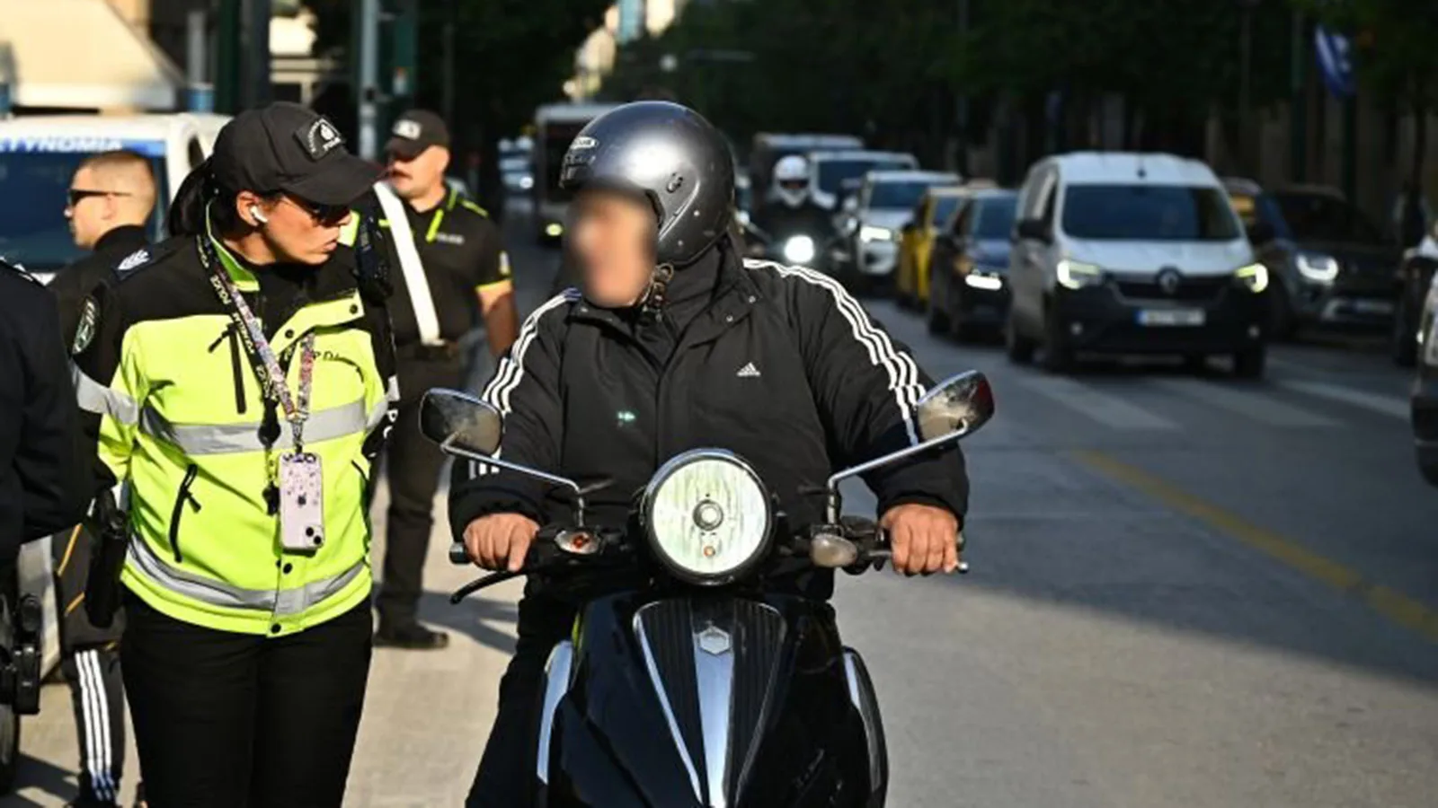 Πάνω από 1.400 πρόστιμα για μη χρήση κράνους - Τι δείχνουν οι έλεγχοι της ΕΛ.ΑΣ, που καταγράφηκαν οι περισσότερες παραβάσεις