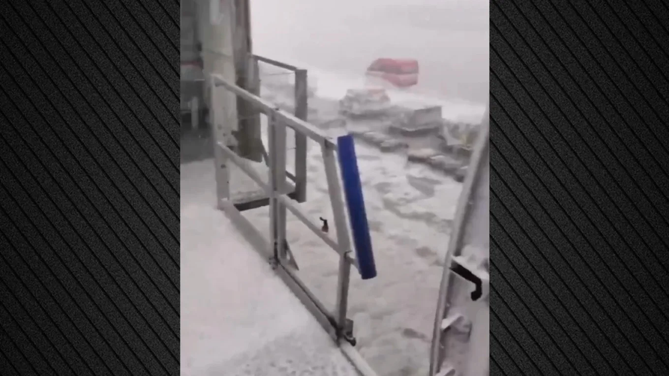 Σφοδρή χαλαζόπτωση στο διεθνές αεροδρόμιο της Ρώμης - Μπήκαν νερά στον 1ο όροφο