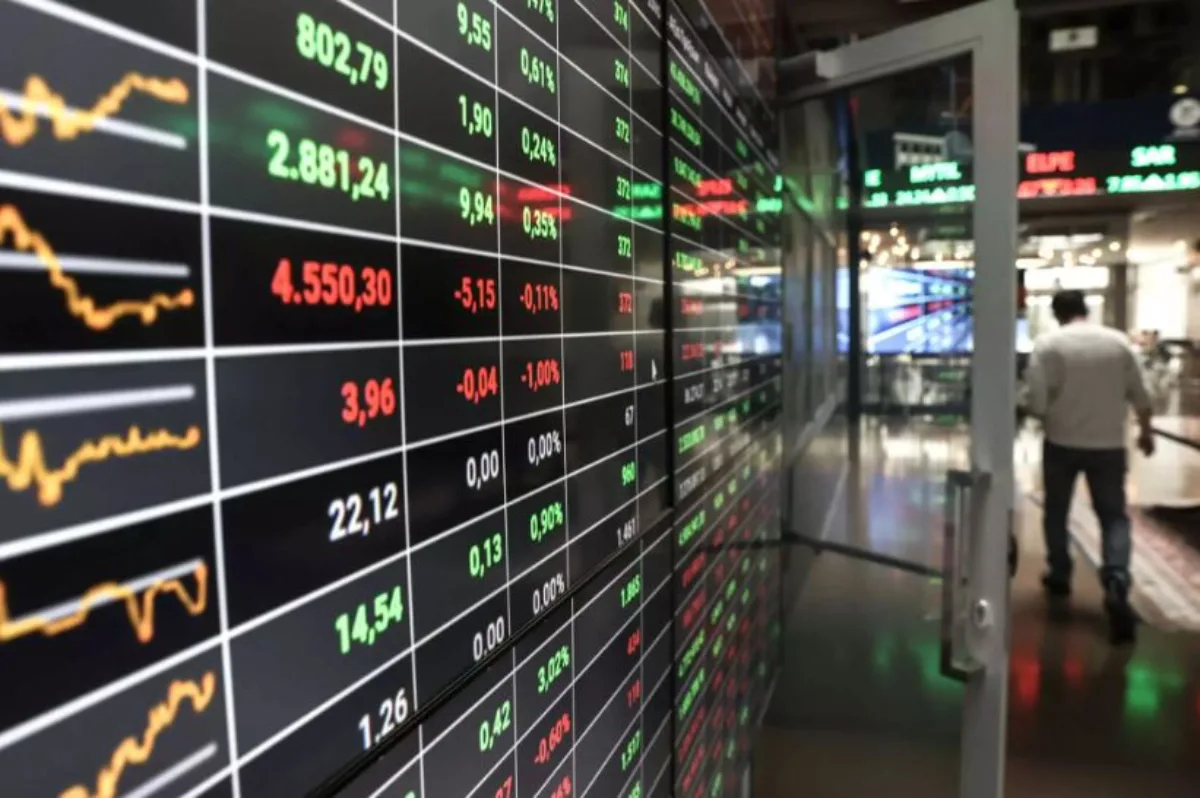 Αυτοί είναι οι λόγοι που παραμένει σε ανοδική τροχιά το Ελληνικό Χρηματιστήριο