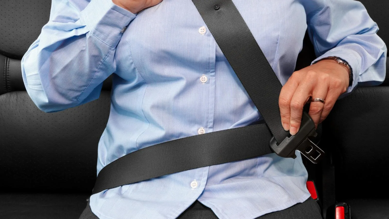 Βαρύ το πρόστιμο για όλους όσοι δεν φορούν ζώνη στα πίσω καθίσματα