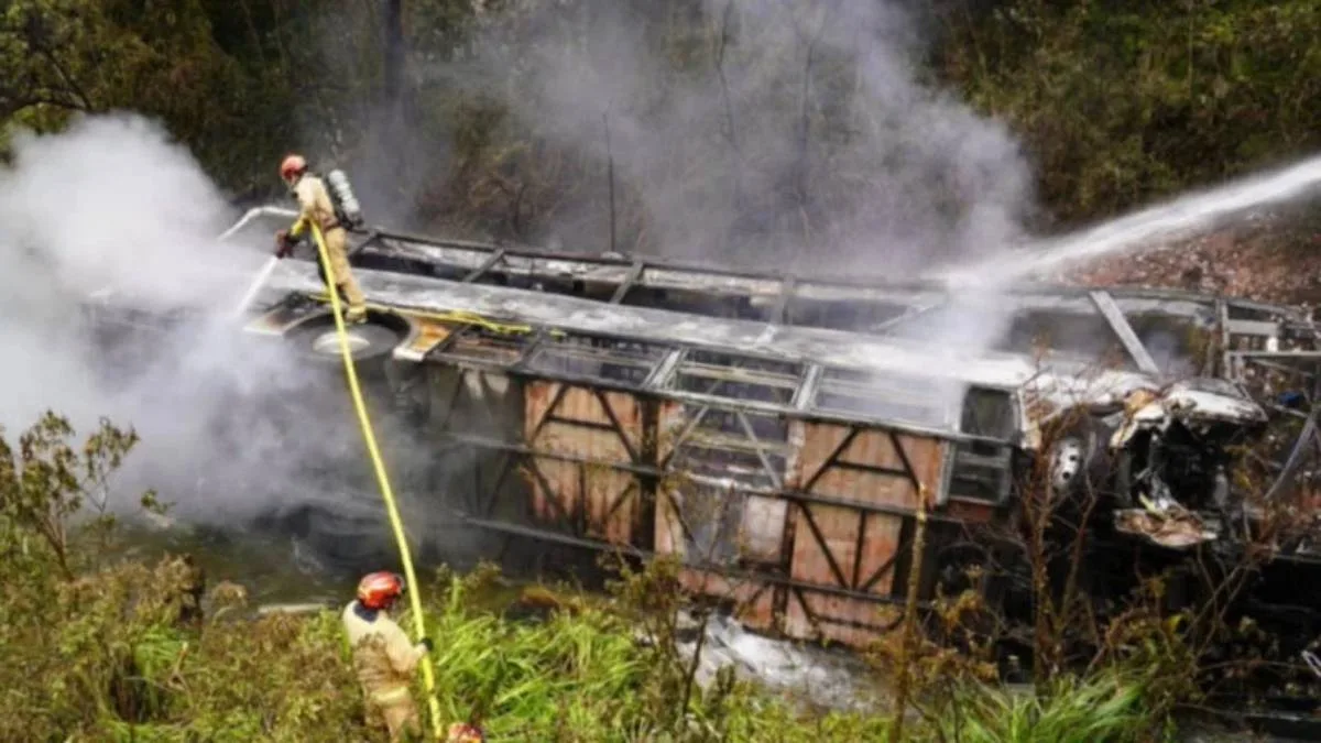 Πολύνεκρο δυστύχημα στον Ισημερινό: Λεωφορείο έπεσε σε χαράδρα, 11 νεκροί και 20 τραυματίες