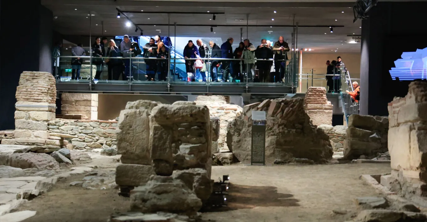 «Μετέτρεψε τη Θεσσαλονίκη στον καλύτερο αστικό παραθαλάσσιο προορισμό της Ευρώπης» – Διθυραμβικό δημοσίευμα της Telegraph για το Μετρό