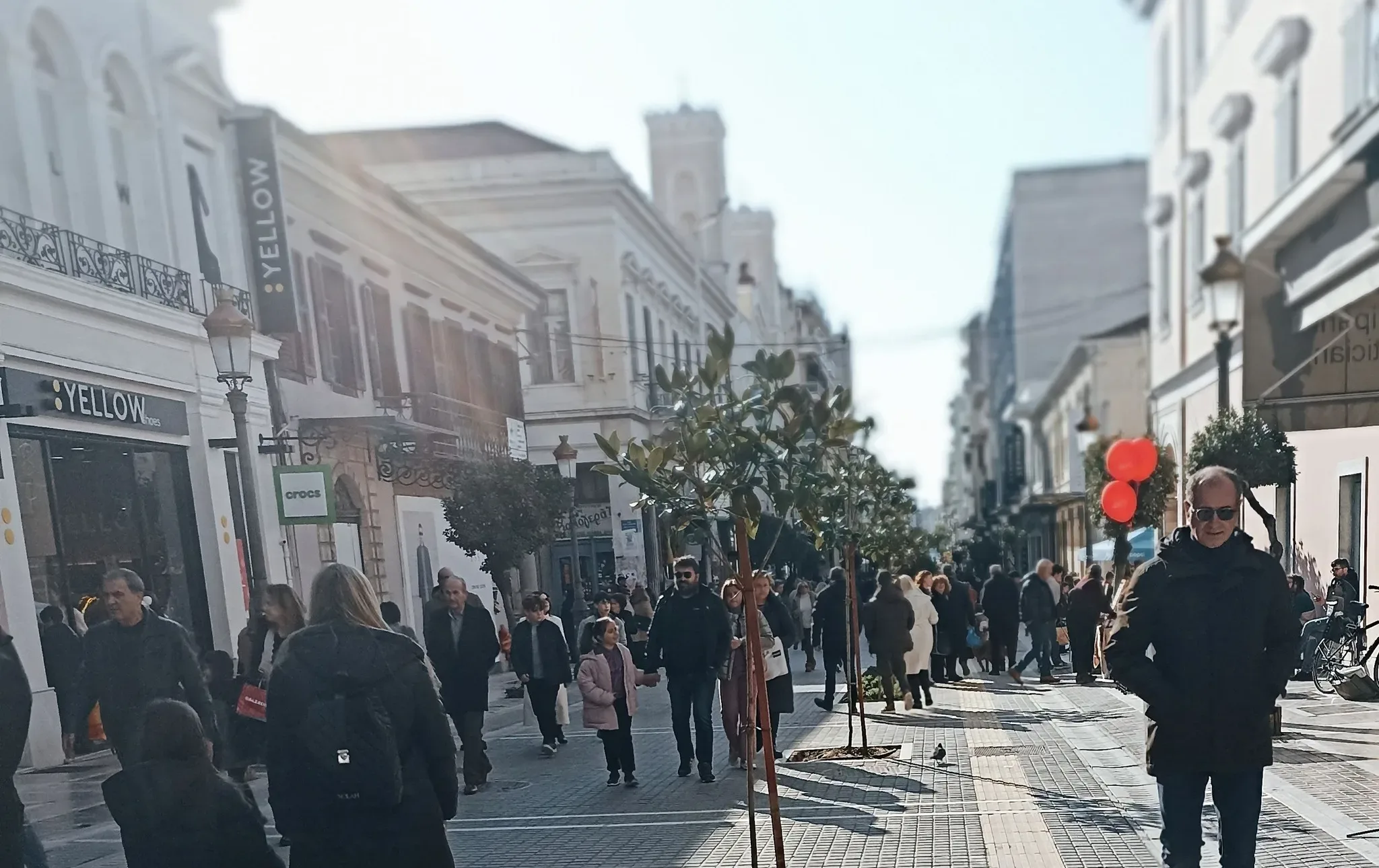 Πάτρα: Πάσχα με πτώση τζίρου κατά 20% - Απολογισμός από εμπόριο, εστίαση και αγορά κρεάτων