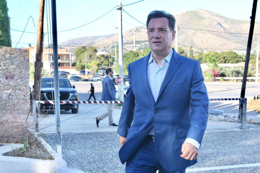 Ο Γιώργος Πατούλης βάφτισε το γιο του στο Λαγονήσι: Οι καλεσμένοι, δείτε φωτό και βίντεο